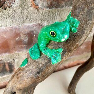 Frog on Wood Decor for Indoors or Outdoors, Includes Hanging Wire, CUTE!